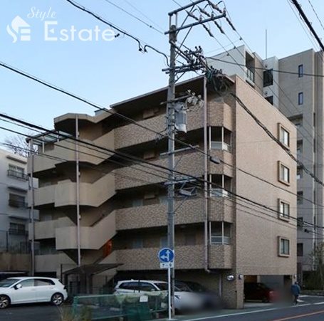 名古屋市千種区春里町のマンションの建物外観