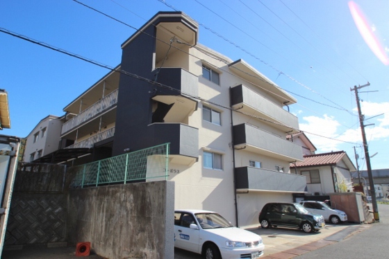 広島市佐伯区利松のマンションの建物外観