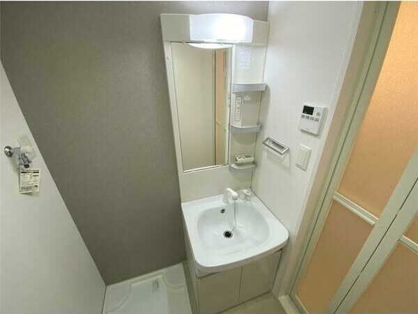 洗面設備　スペースが確保できる洗面所です