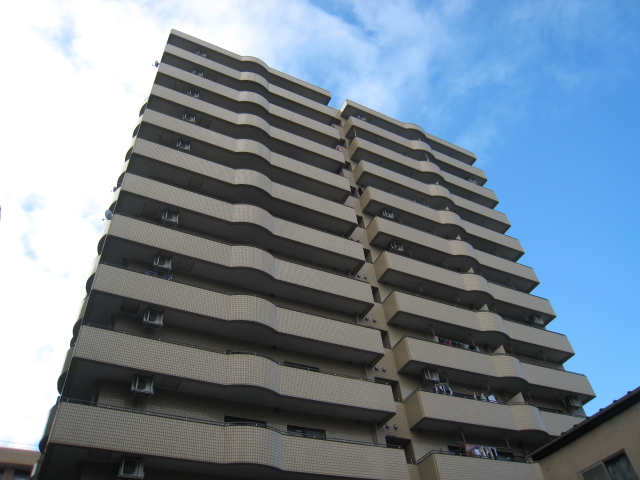 仙台市青葉区堤通雨宮町のマンションの建物外観