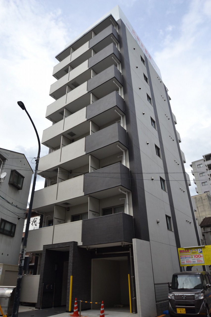 広島市東区東蟹屋町のマンションの建物外観