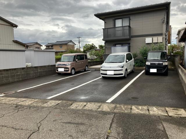 【プランベールの駐車場】