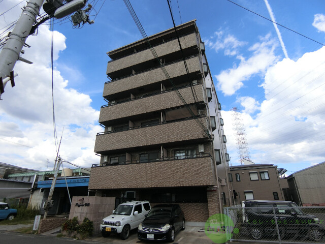 摂津市鳥飼本町のマンションの建物外観