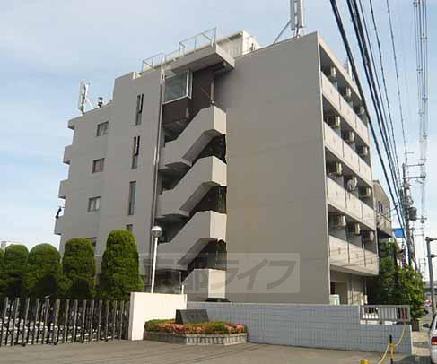 宇治市槇島町のマンションの建物外観