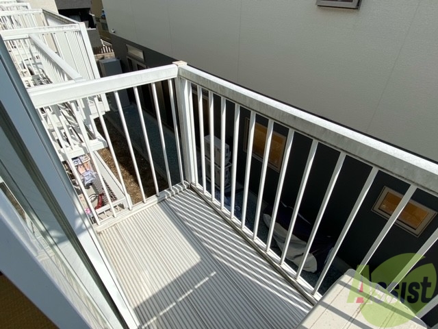 バルコニー　こちらはバルコニー。洗濯物が干せるようになっています。