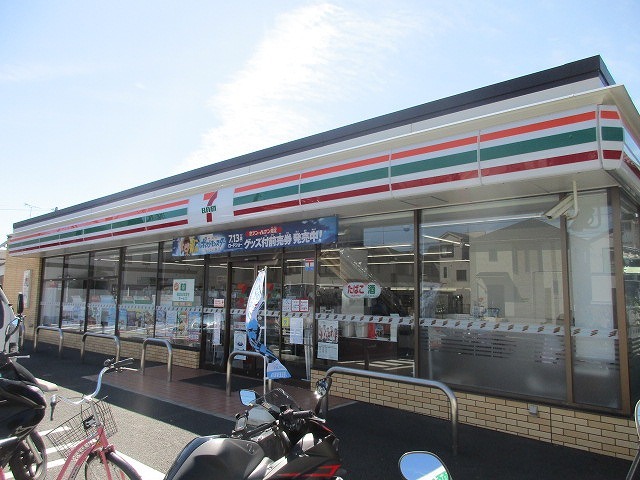 コンビニ　セブンイレブン（コンビニ）まで1796m