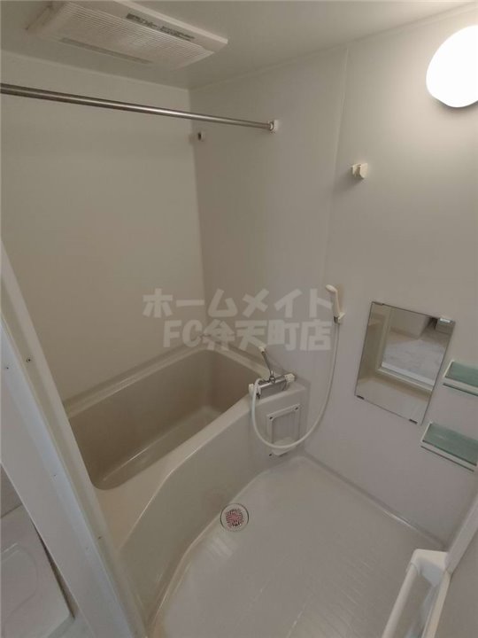 バス・シャワールーム　落ち着いた空間のお風呂です