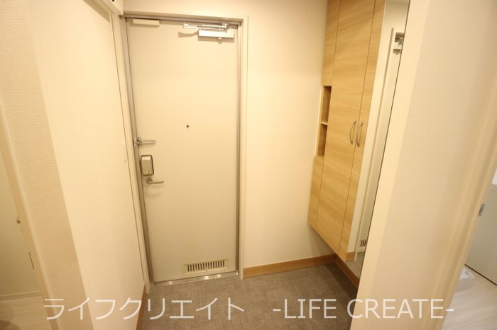 玄関　写真はA棟101号室