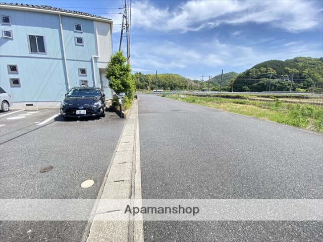 その他　前面道路（その他）まで0m