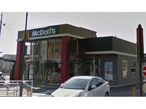 飲食店　マクドナルド久居インター店（飲食店）まで900m