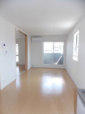 居室・リビング　こちらの居間で趣味の時間をお楽しみください