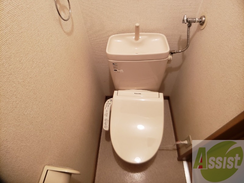 トイレ　ウォシュレット機能がついたトイレです。安心して使用できますね