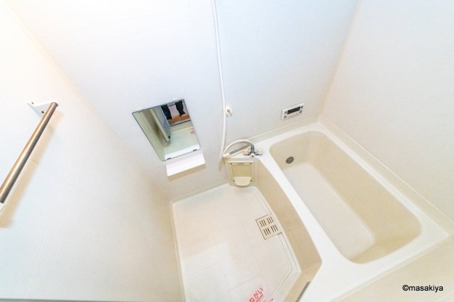 バス・シャワールーム　お風呂　追い焚き付きです。