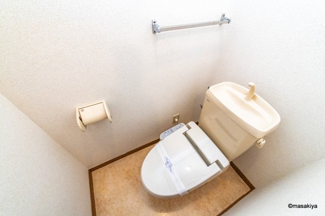 トイレ　トイレ　ウォシュレット付き。