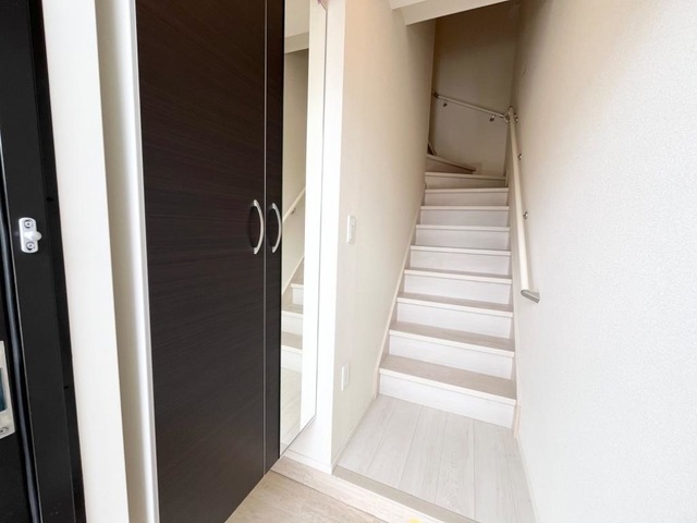 玄関　※同タイプの写真です。