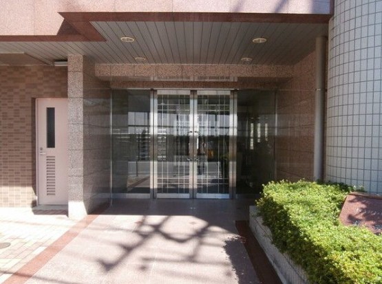 エントランス　ゆとりのあるエントランスです