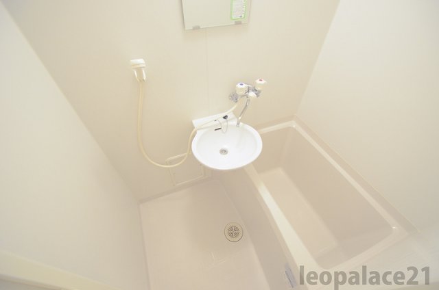 バス・シャワールーム　実際のお部屋と異なる場合がございます。