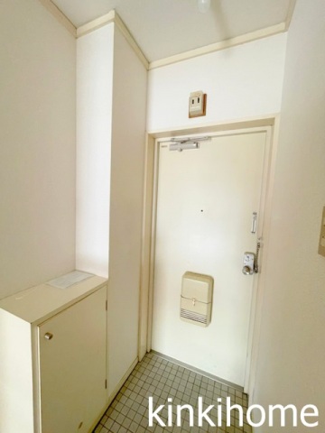 玄関　写真は別のお部屋のものでございます