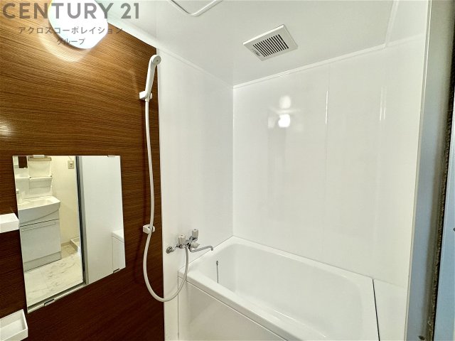 バス・シャワールーム　シンプルで清潔感のある浴室です♪