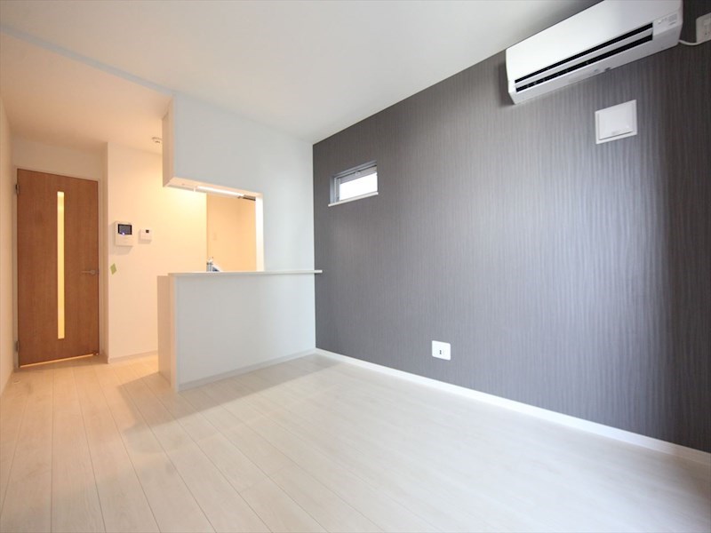 居室・リビング　ＬＤＫ8.5帖　カウンターキッチン　エアコン付　同仕様写真