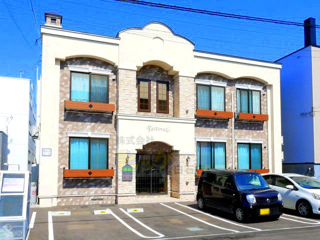 建物外観　駐車料金無料の２ＬＤＫタイプのお部屋です♪