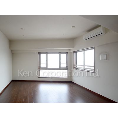 居室・リビング　同タイプ28階のお部屋を撮影。仕様が異なることがあります。