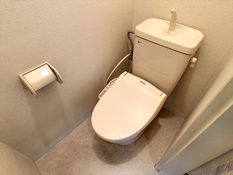 トイレ　※写真は同物件の別部屋です