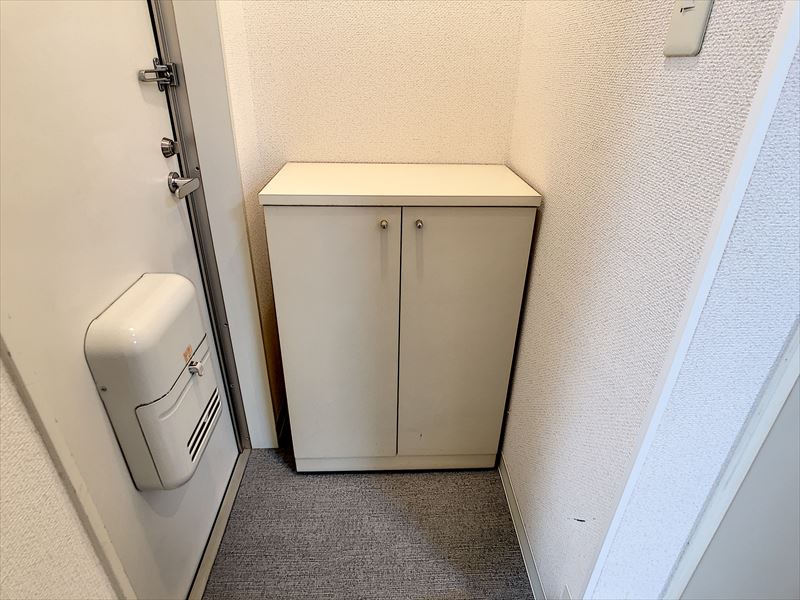 玄関　※写真は同物件の別部屋です