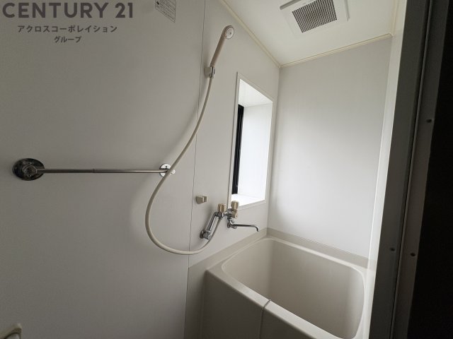 バス・シャワールーム　シンプルな浴室