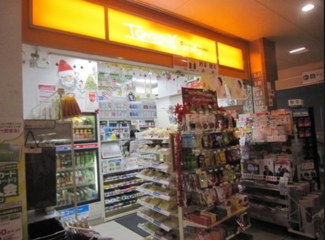 コンビニ　ファミリーマートトモニー武蔵関駅店（コンビニ）まで466m