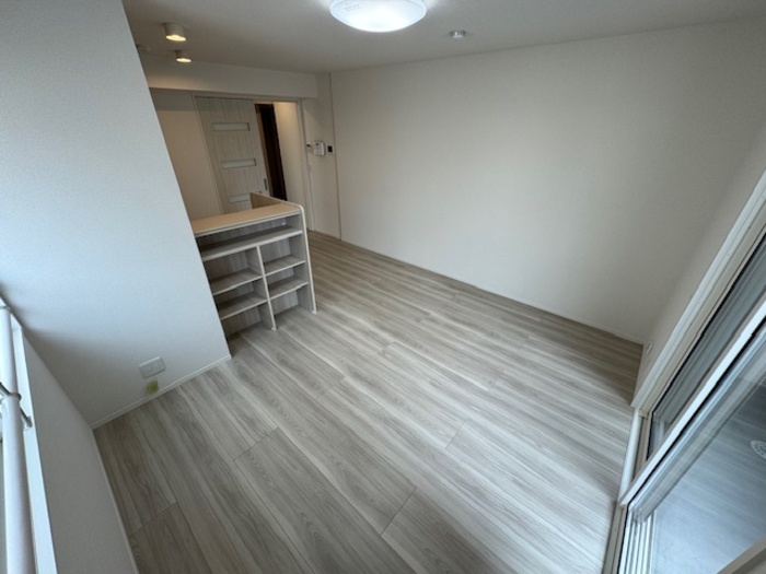 居室・リビング　収納付きカウンターキッチンのあるリビングです！