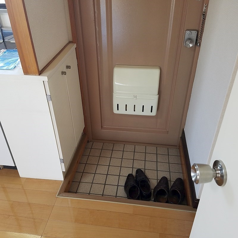 玄関　別部屋の参考写真です。