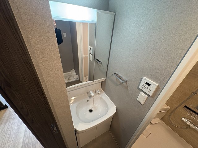 洗面設備　スペースが確保できる洗面所です