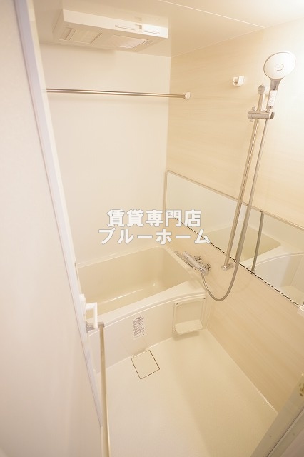 バス・シャワールーム　お風呂は浴室乾燥機付き！