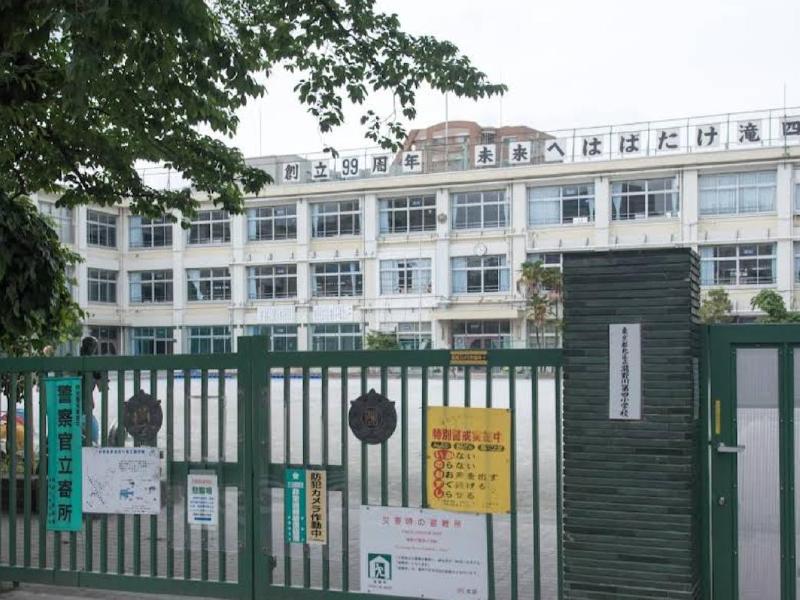 小学校　北区立滝野川第四小学校（小学校）まで73m