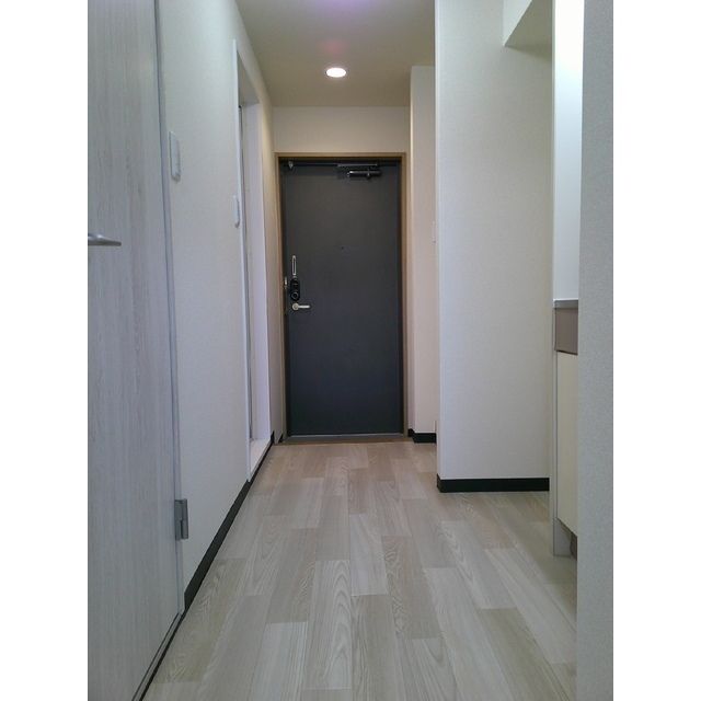 玄関　■モニタ付インターホン付き玄関■シューズクローゼット