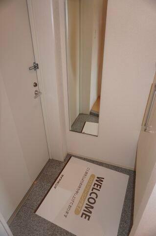 玄関　ジェイ・エス・ティ横浜東　玄関