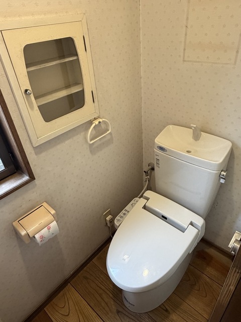トイレ　２階　温水洗浄便座