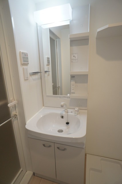 洗面設備　同物件別部屋写真です