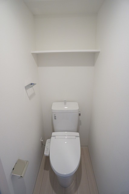 トイレ　同物件別部屋写真です