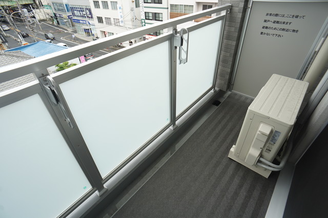 バルコニー　同物件別部屋写真です