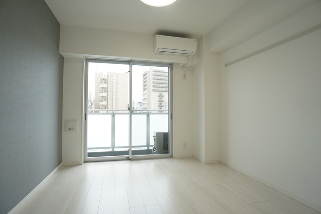 居室・リビング　同物件別部屋写真です