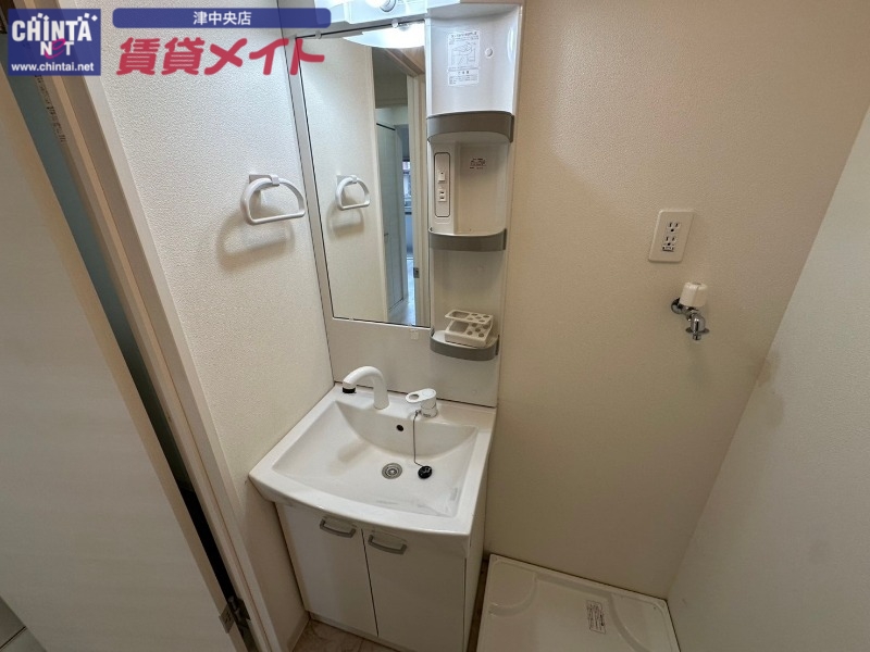 洗面設備　別部屋参考写真です