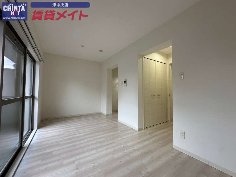 居室・リビング　別部屋参考写真です