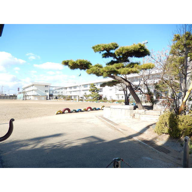 小学校　竹鼻小学校（羽島）（小学校）まで870m