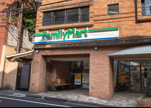 コンビニ　ファミリーマート 上原三丁目店（コンビニ）まで178m