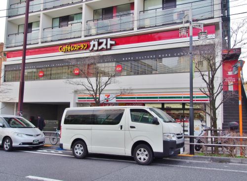 飲食店　ガスト　初台駅北口店（飲食店）まで439m