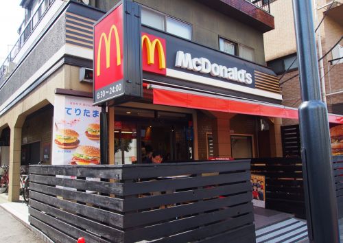 飲食店　マクドナルド　初台店（飲食店）まで568m