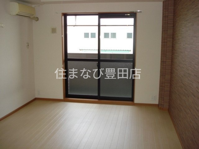 居室・リビング　同型別部屋写真