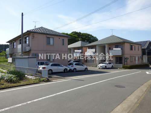 建物外観　コンビニやスーパーが徒歩圏内です◎